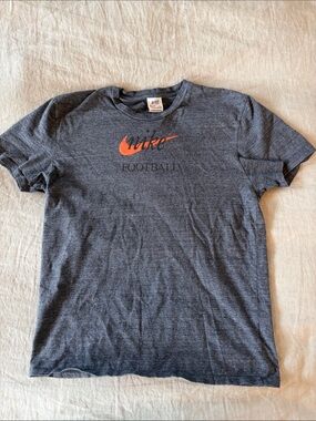 Vintage Limited Edition Nike Men's Gray Heather Football Logo T-Shirt